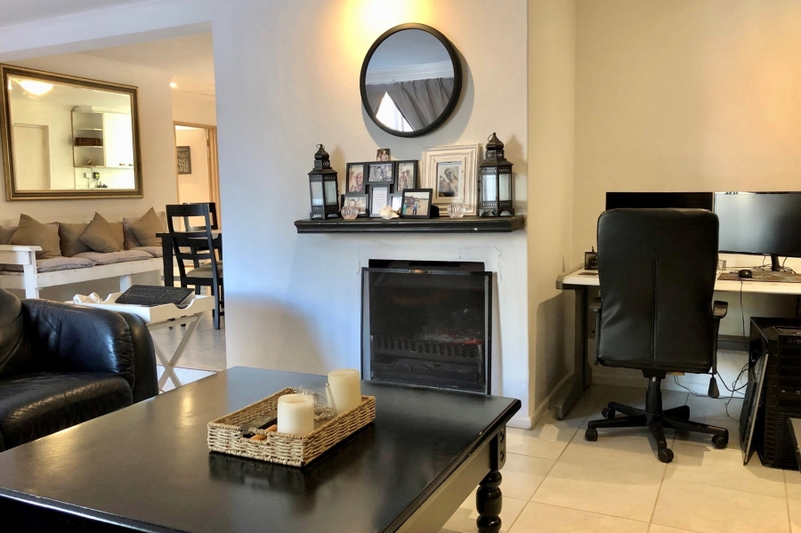 To Let 2 Bedroom Property for Rent in Sunningdale Western Cape